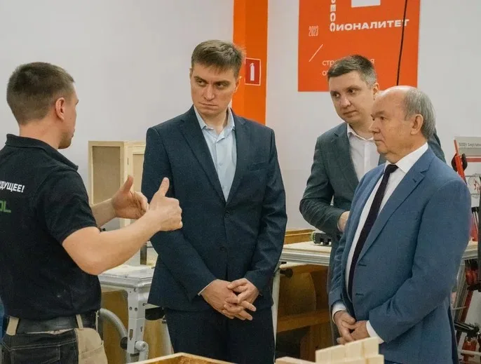 С визитом в колледже директор Департамента СПО В.С.Неумывакин